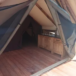 Camping Tente Pour 5 Personnes En Bordure De La Riviere Allier Au Sein D'un Petit, Saint-Yorre